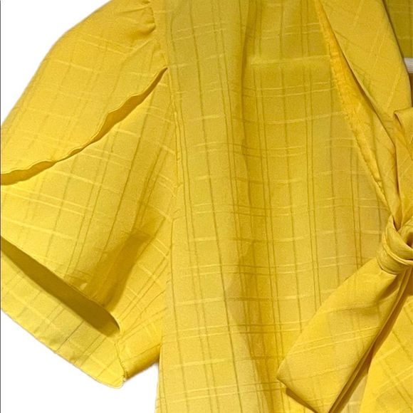 Vintage Yellow Tie Neck Short Sleeved Button-Up Size 10 - Picture 4 of 15